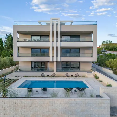 Panoramica W Balcony And Swimming Pool *