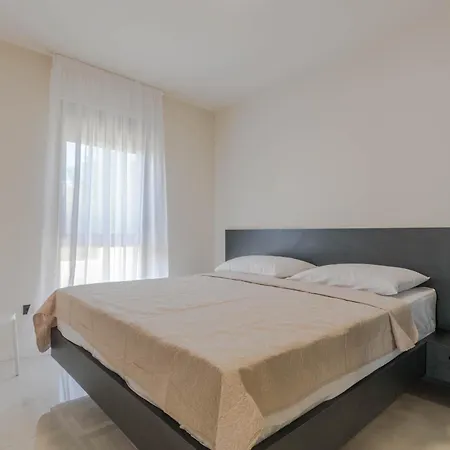 Panoramica W Balcony And Swimming Pool