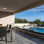 Panoramica W Balcony And Swimming Pool *