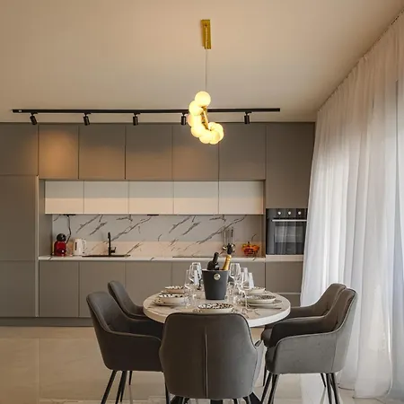 Panoramica W Balcony And Swimming Pool